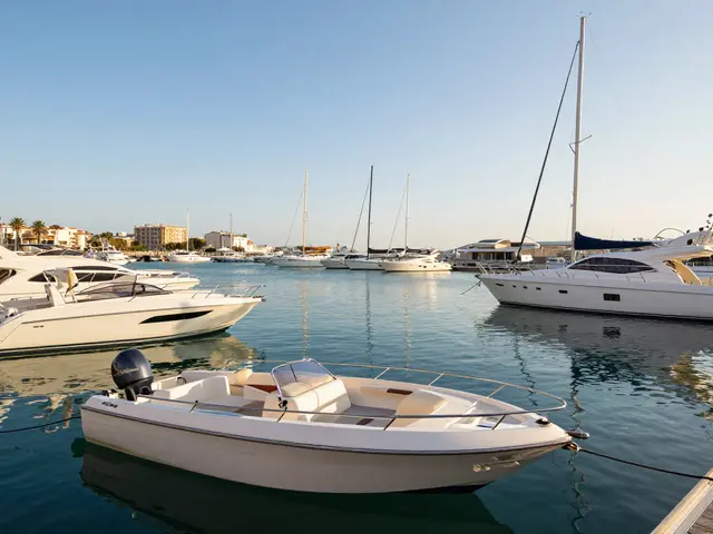 Precios de alquiler de barcos en Ibiza 2026: Guía de costes y consejos